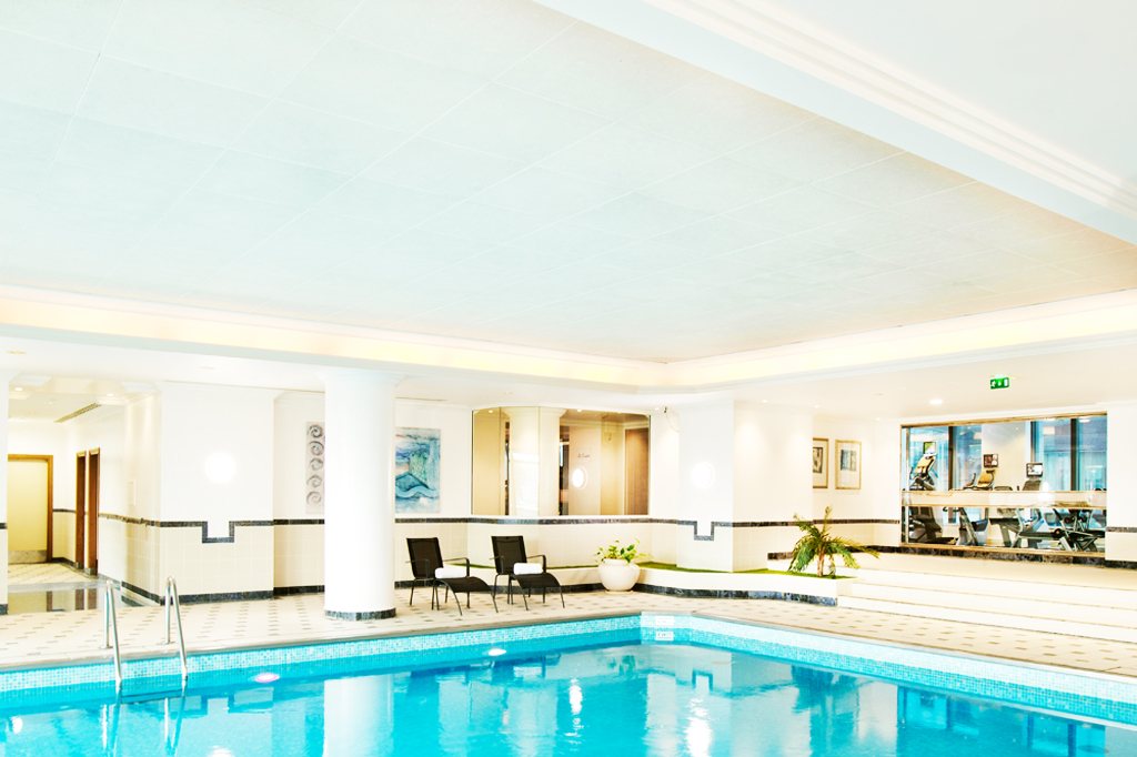 Hilton Paris CDG Airport — Piscine