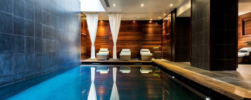 Piscine intérieure — Piscine